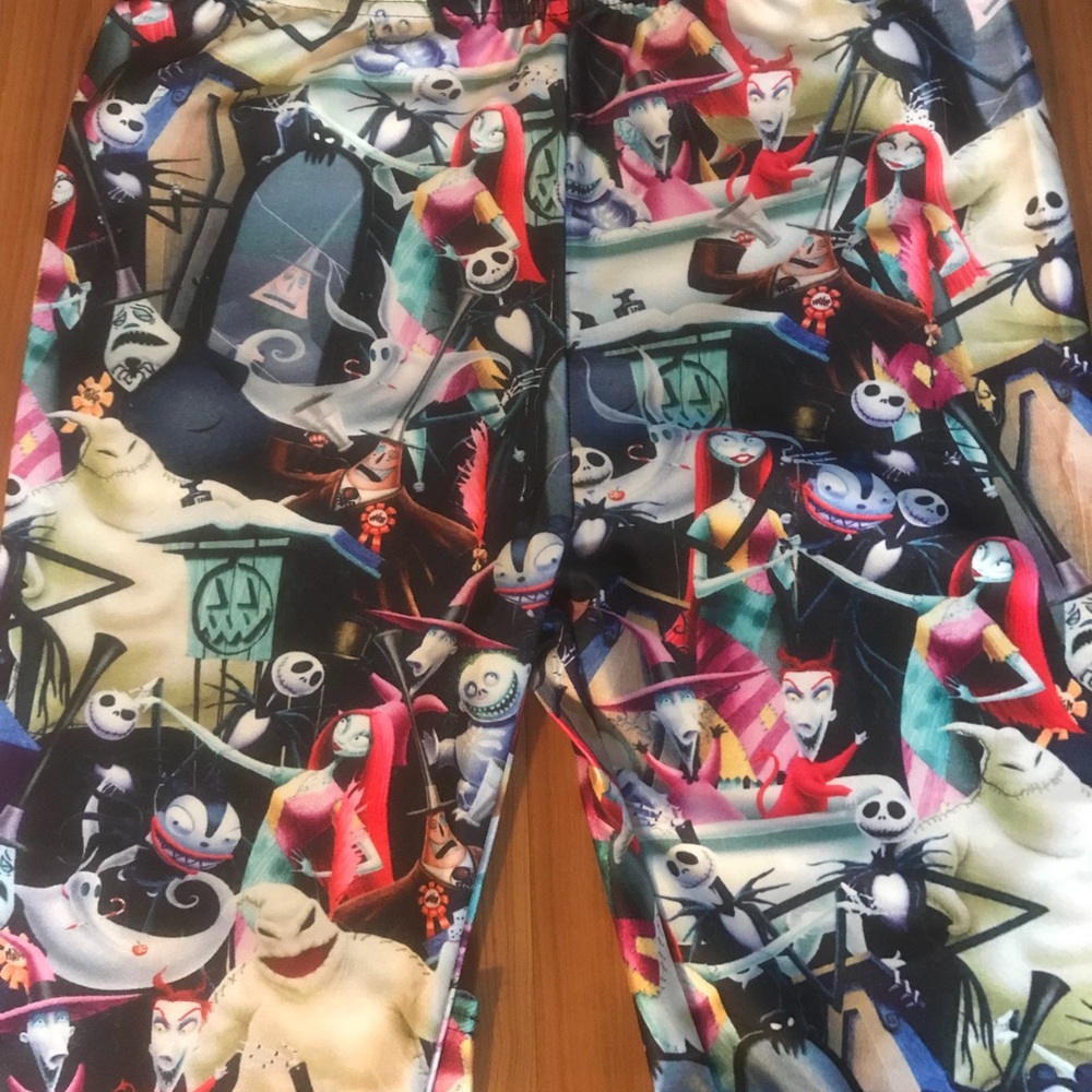 New‼️Nightmare Before Christmas Leggings - Picture 3 of 7